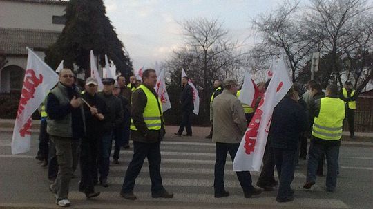 Protest w Kraśniku. Energetycy blokują drogę
