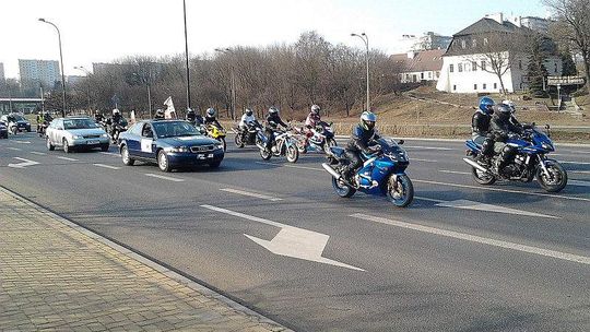 Protest ws. toru. Kilkaset samochodów przejeżdża przez Lublin