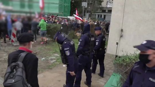Protesty antycovidowców. Policja użyła gazu pieprzowego