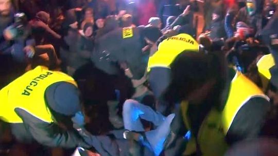 Protesty przed Sejmem. Policja użyła siły