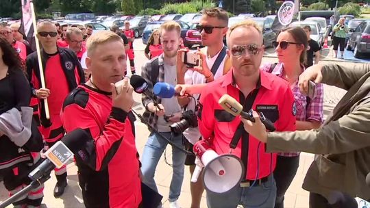 Protesty ratowników w całym kraju. "Udajecie, że nie ma takiego zawodu jak ratownik medyczny"