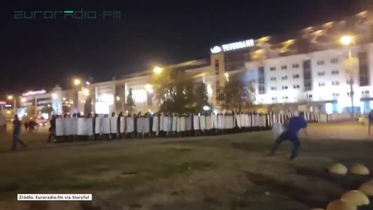 Protesty w Mińsku po ogłoszeniu wstępnych wyników wyborów prezydenckich [wideo]