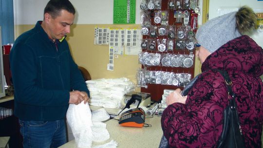 Prowadzą malutki sklep od 18 lat. Przed świętami przychodzą tu tłumy