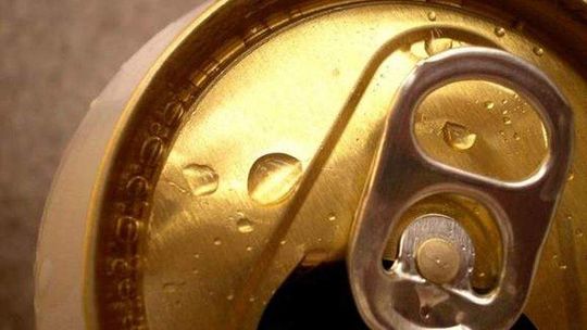 Prowadził samochód i popijał piwo. Miał 1,5 promila