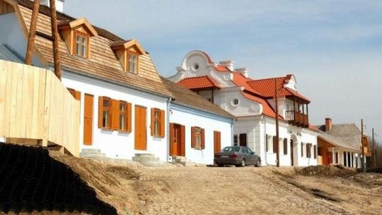 Prowincjonalne miasteczko w skansenie prawie gotowe (wideo)