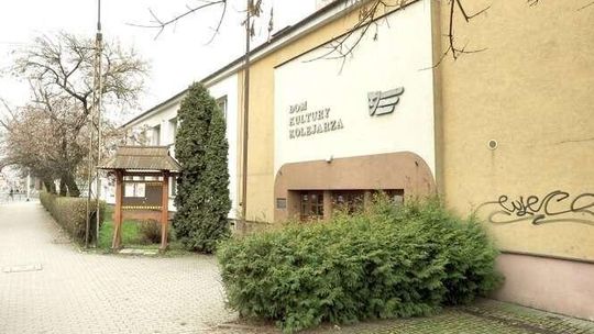 Przebudowa dawnego Domu Kultury Kolejarza. Wydadzą 22 mln zamiast 46 mln zł