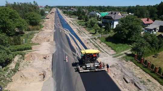 Przebudowa drogi nr 835 nabiera tempa. Zobacz zdjęcia z drona