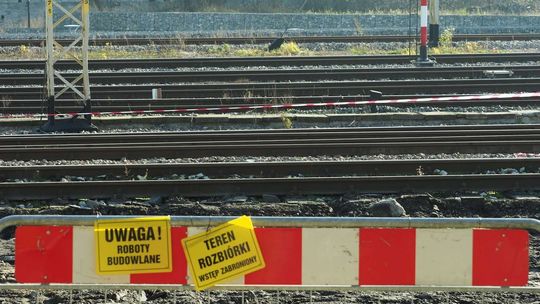Przebudowa linii kolejowej między Lublinem a Dęblinem zatrzymana. "Gdzie są nasze pieniądze?"