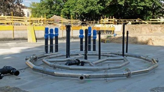 Przebudowa placu Litewskiego. Co się dzieje za płotem?