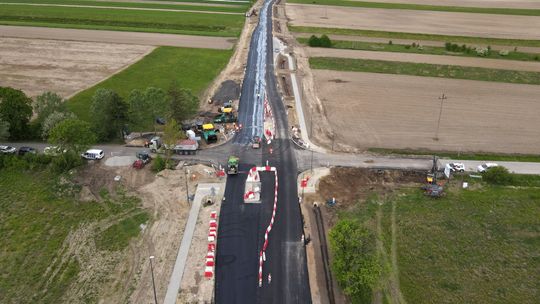 Przebudowa skrzyżowania na DK48. Ruch jest, ale wahadłowy 