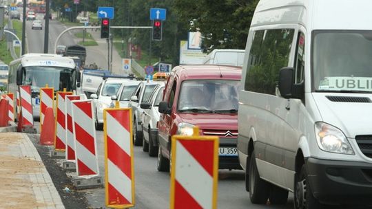 Przebudowa skrzyżowania przy ul. Lubartowskiej potrwa dłużej 