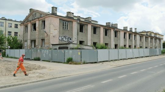 Przebudowa ul. Poniatowskiego. Wyburzą budynek, ale nie kiedy są w nim pisklęta