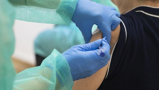 Przeciwko COVID-19 zaszczepiło się już ponad 36,3 tys. medyków w całej Polsce