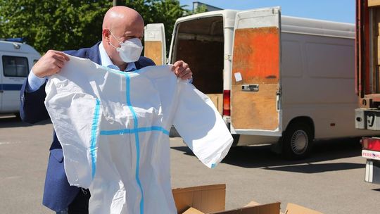 Przeciwnik maseczek chciał kary dla prezydenta Lublina i marszałka. Jest decyzja prokuratury 