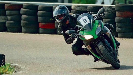 Przeciwsiad, przeciwwaga, przeciwskręt. Bezpłatne szkolenia dla motocyklistów w Lublinie