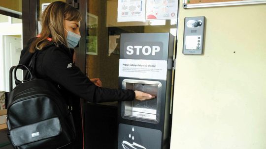 Przed pierwszym dzwonkiem. Dyrektorzy szkół mówią o scenariuszu, którego być może nie uda się uniknąć