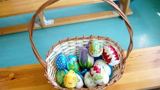 Przed Wielkanocą w Kolembrodach: Stroiki i pisanki