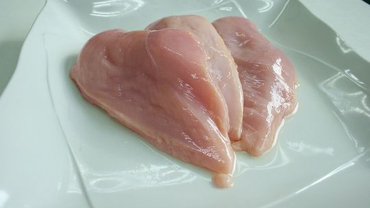 Przedsiębiorca skazany za "pompowane" mięso. Miało większą wagę