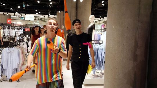 Przedsmak święta sztukmistrzów w centrum handlowym 