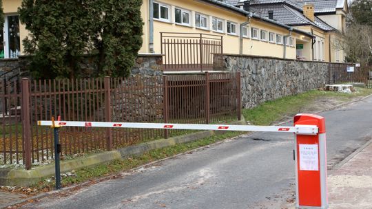 Przedszkole za szlabanem. Kuriozalny błąd sprzed 20 lat