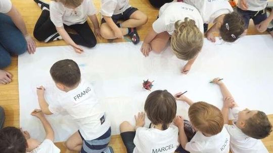 Przedszkoliada. Maluchy trenowały ze sportowcami