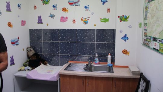 Przedwyborcze spięcie o pokój dla rodzica z dzieckiem w urzędzie miasta