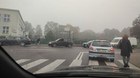 Przejazd zamknięty, mieszkańcy oburzeni. Miasto prowadzi trudne negocjacje 