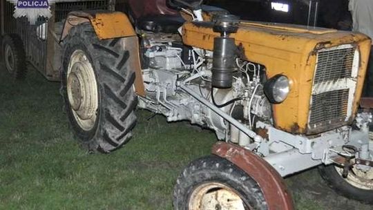 Przejechał go traktor. Mężczyzna przeżył