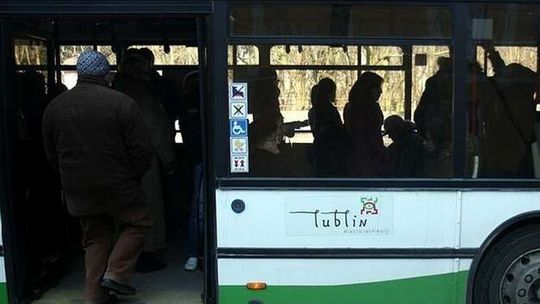 Przejechał kobietę na przystanku. Kierowca nie widział pasażerki czy uciekł z miejsca wypadku?