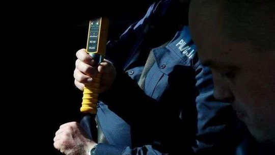 Przekroczył prędkość i zatrzymali go policjanci. Okazało się, że jest pijany