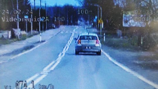 Przekroczyła prędkość. Jechała na podwójnym gazie