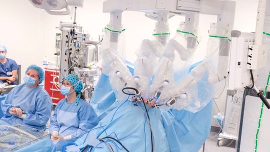Przełomowe operacje w Lublinie. Chirurdzy usunęli całe płuco z pomocą robota