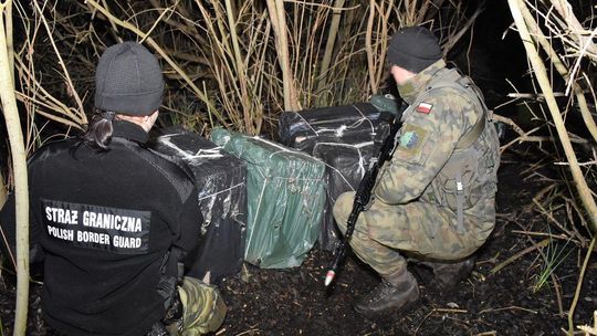 Przemycili niemal 7 tys. paczek papierosów z Ukrainy. Wpadli w ręce funkcjonariuszy