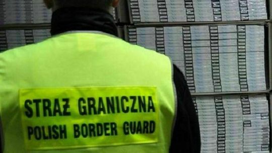 Przemycili ponad 70 tys. paczek papierosów z Ukrainy do Polski. 32 osoby mogą spędzić nawet 10 lat za kratkami