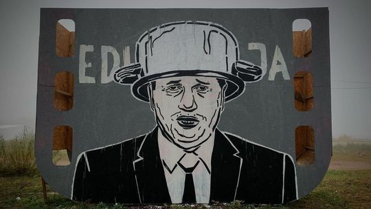 Przemysław Czarnek trafił na mural. Poseł z Lublina ma na głowie garnek