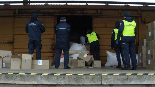 Przemytnicy na granicy, czyli papierosy, mrówki i skrytki