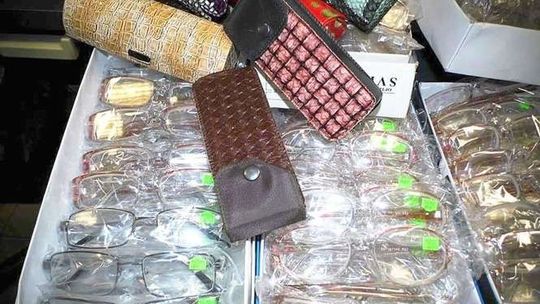 Przemytnicy wpadli z okularami i zegarkami