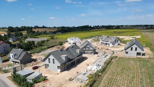 Przenoszą się za miasto, a nie chcą się przemeldować. Gmina na razie apeluje