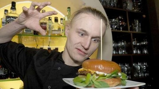 Przepisy na potrawy z piwem. Burger czy golonka?