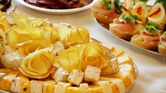 Przepisy na sylwestrowe przekąski i noworoczny obiad