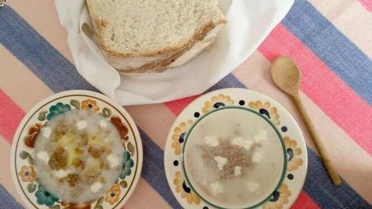 Przepisy na Wielkanoc. Tradycyjna zupa z serwatki i kaszy gryczanej