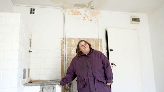 Przeprowadzka z rudery do zaniedbanego mieszkania socjalnego