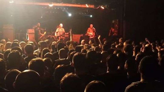 Przerwany koncert Illusion w klubie Graffiti. Lider zespołu nie przebierał w słowach