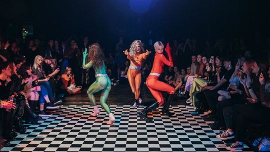 Przestrzenie Sztuki. Taniec nie daje się zamknąć na jednej scenie