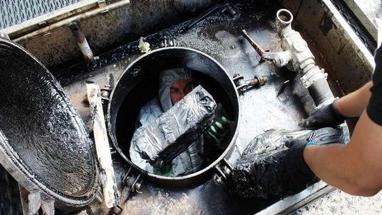 Prześwietlili rentgenem cysternę do przewozu płynnego asfaltu. Niespodzianka