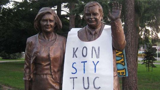 Przeszukanie mieszkania o 6 rano. Działacz KOD: Słowo "konstytucja" nie jest zniewagą