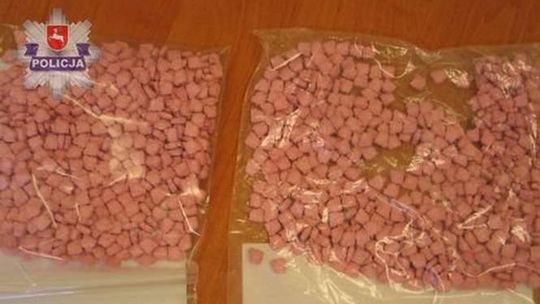 Przewoził blisko tysiąc tabletek ecstasy. Areszt dla 33-latka