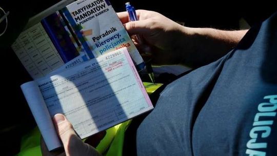 Przewoził ludzi jak kartofle. Stracił prawo jazdy