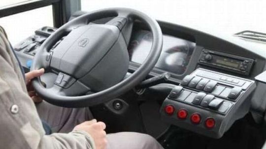 Przewróciła się w autobusie i złamała rękę