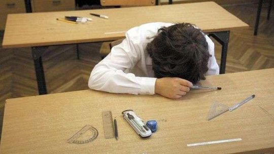 Przez reformę edukacji uczą się od rana do nocy. Materiał z trzech lat muszą przerobić w dwa